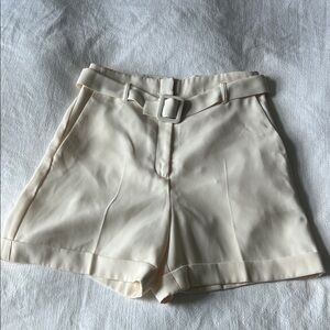 Elegant, Tailored Cream NWOT Women's Shorts from Express, Size 6